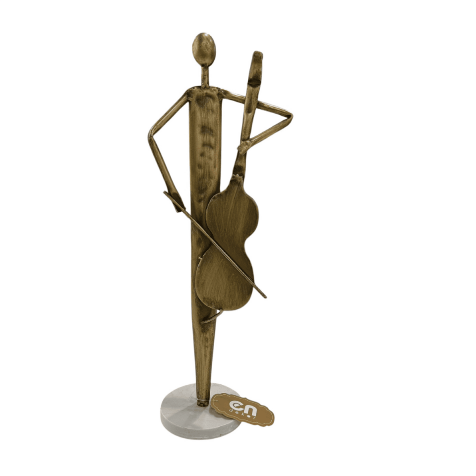 ÇELLO ÇALAN İNSAN