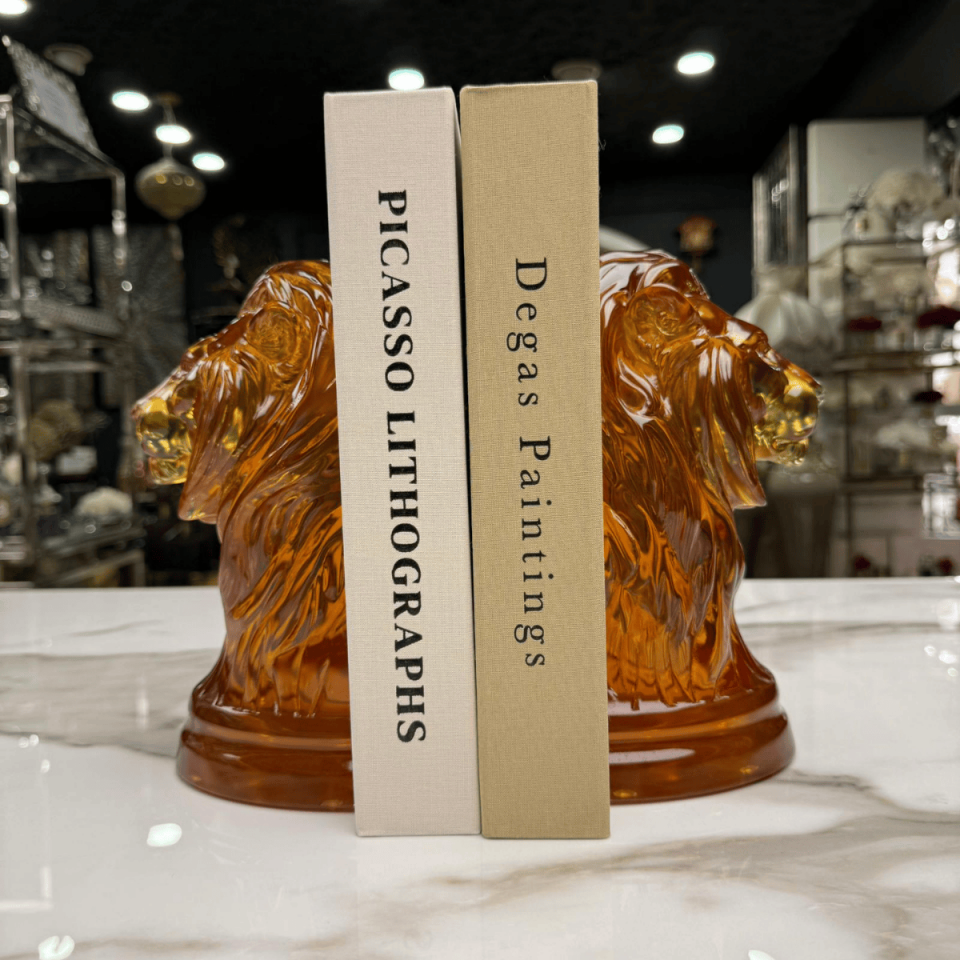 AKRİLİK ASLAN FİGÜRLÜ 2'Lİ KİTAP TUTACAĞI